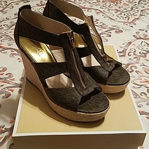 Michael Kors wedges size 8